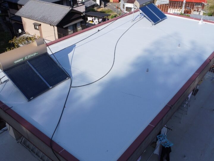 高知市春野町 k様邸 陸屋根防水工事　塩化ビニル樹脂を原料として使ったシート防水工事になります。