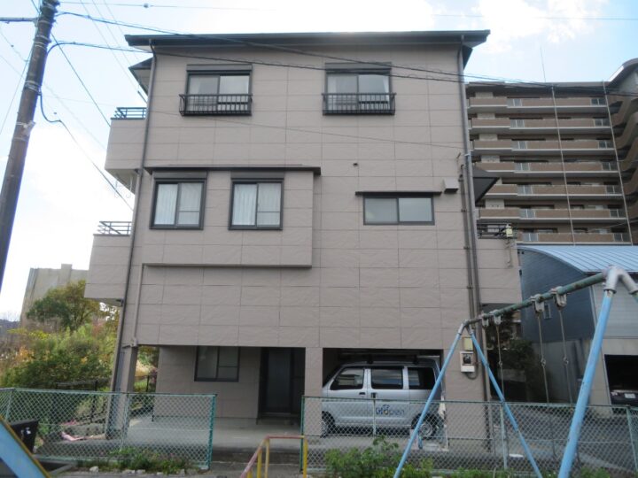 高知市青柳町 m様邸 外壁塗装工事 日本ペイントの高耐久塗料で塗装しました