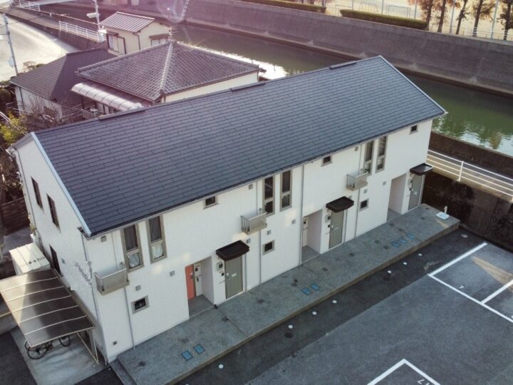 美しい艶感に仕上がりました✨高知市大津 eアパート様 屋根塗装 外壁塗装工事