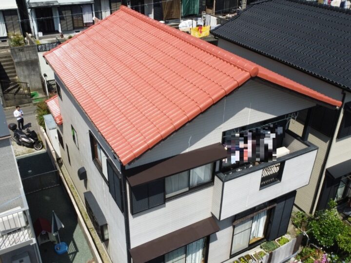 明るい印象のガーネットオレンジ色で施工しました♪高知市神田 y様邸 屋根塗装工事