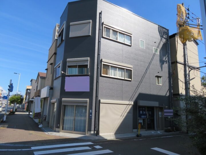 日本ペイントのパーフェクトセラミックトップGで最高に強力な塗装です✨高知市新本町 i様邸 外壁塗装工事