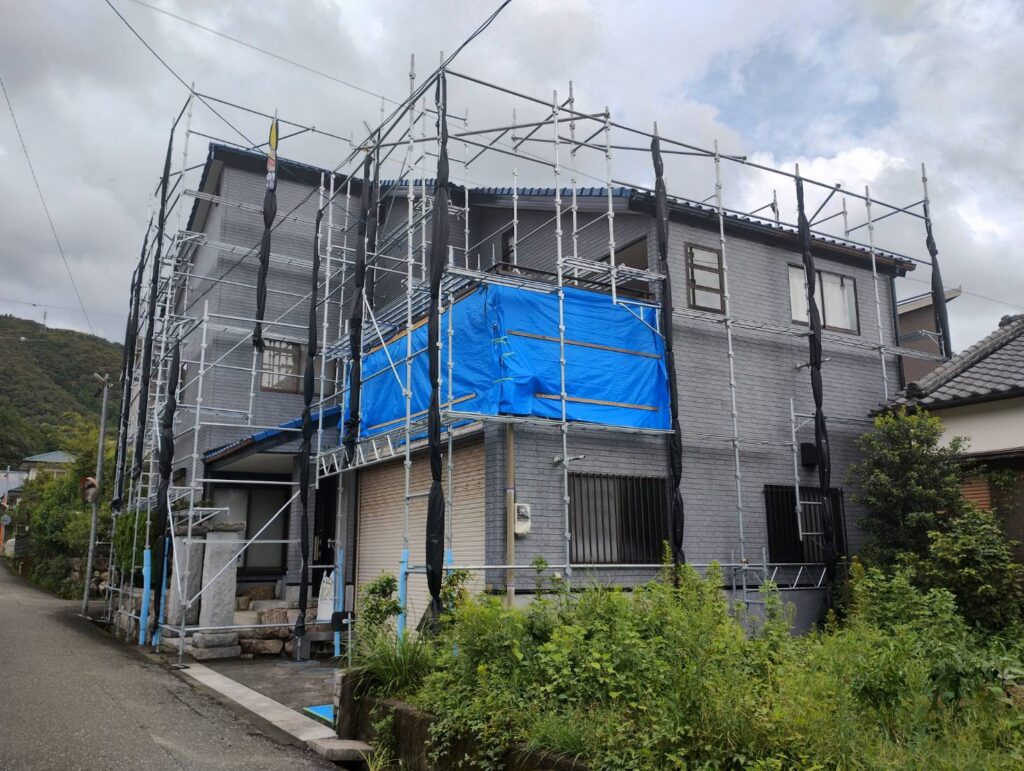 高知　足場　台風養生