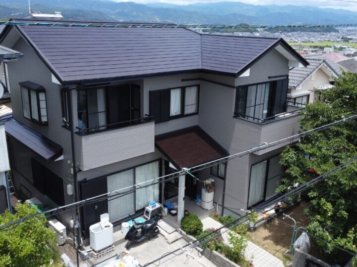 高知市 潮見台 m様邸 屋根塗装 外壁塗装工事🏠 「タフグロスコート」で上塗材を保護コーティング💎