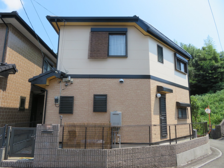 高知市 横内 m様邸 外壁塗装工事🏠　高耐候塗料で多彩模様仕上げ！
