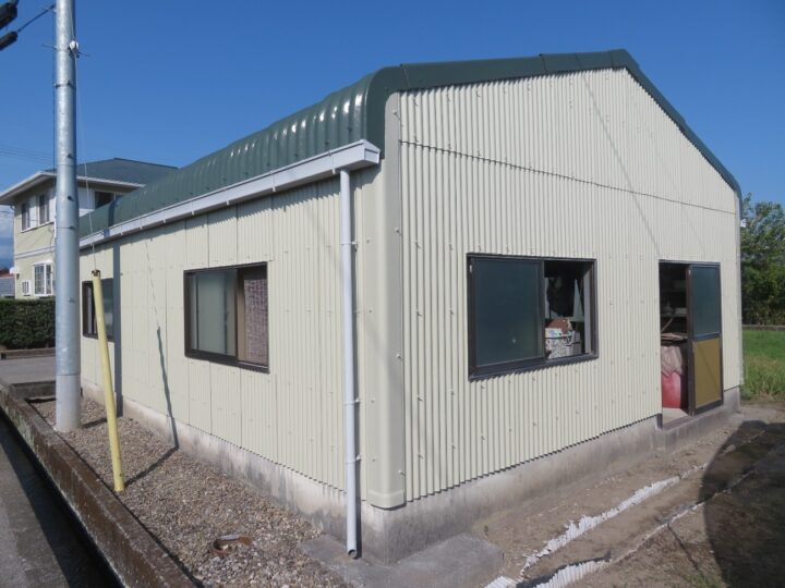 香南市 m様邸 倉庫屋根・外壁塗装工事🏠倉庫の塗装も妥協はしません(^^♪