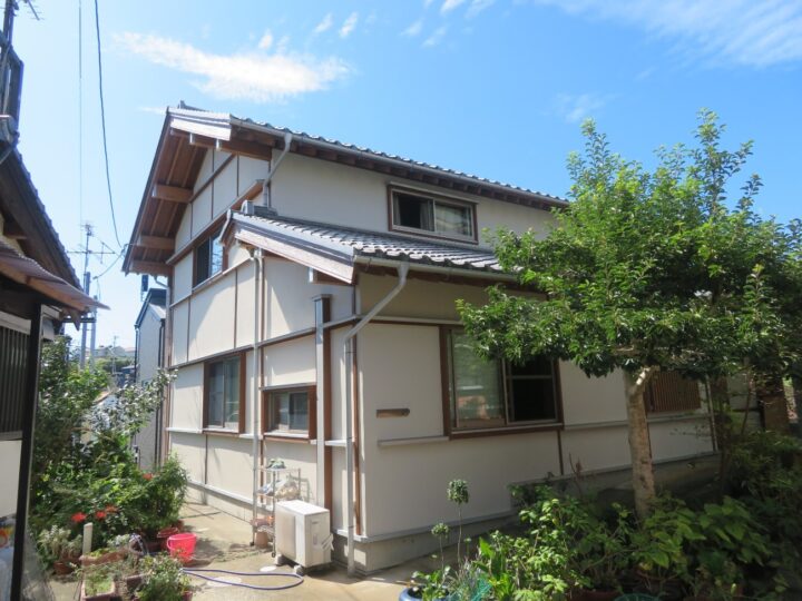 高知市 福井町 y様邸 外壁塗装工事🏠外壁を艶消し仕上げ、木部塗装で上品に仕上がりました(^^♪