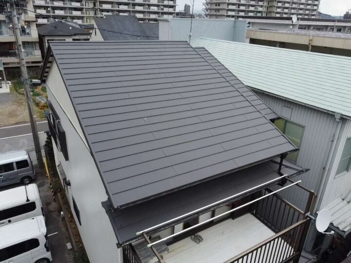高知市 竹島町 n様邸 屋根葺き替え 外壁塗装工事🏠　瓦からガルバ屋根に葺き替え！！