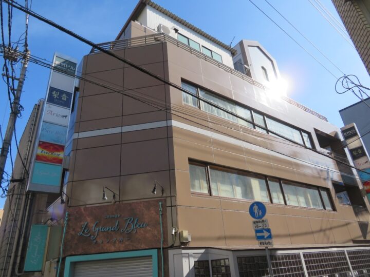 高知市 追手筋 wビル 改修工事🏢全面改修を行い見違えるほど美しく生まれ変わりました🍷