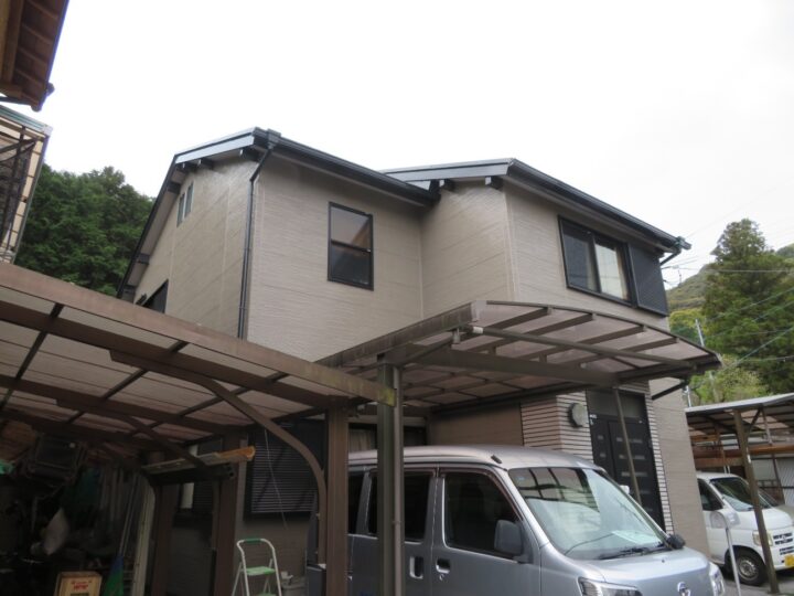 高知市 神田 t様邸 屋根塗装 外壁塗装工事🏠　コケや赤カビ発生を抑制日本ペイント「パーフェクトシリーズ」で施工しました！