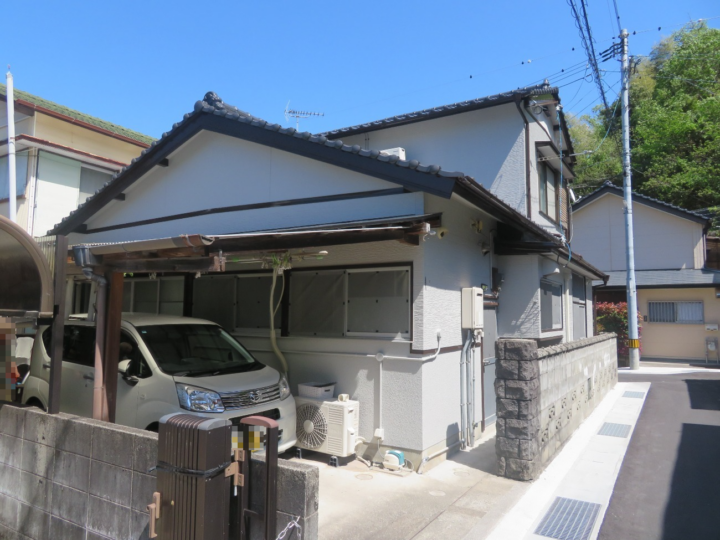 高知市 長尾山町 k様邸 屋根塗装 外壁塗装工事🏠屋根に超高耐候塗料『グランデ無機』を塗装(^^♪